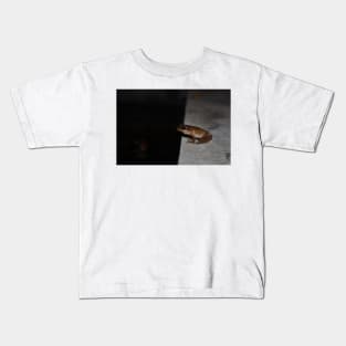 Peering into darkness Kids T-Shirt